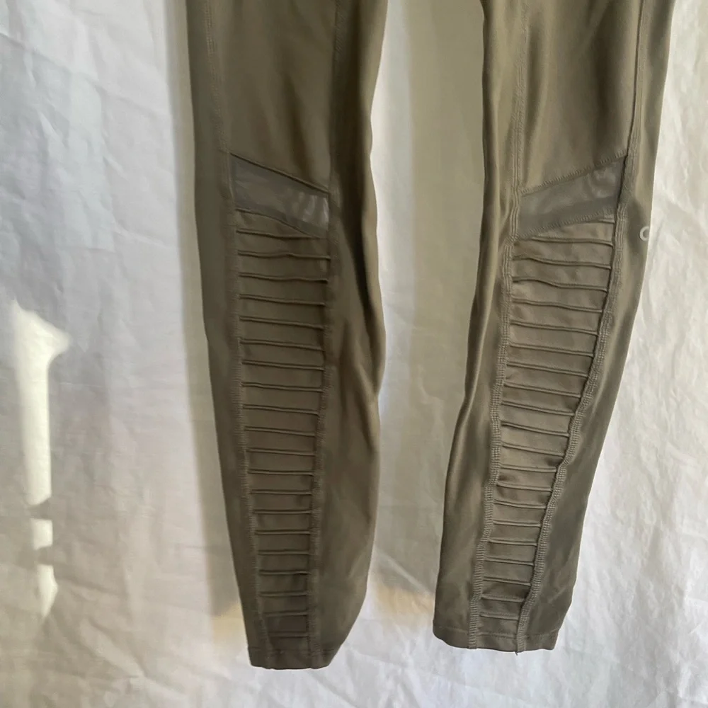 Alo Yoga High-Waisted Moto Legging Olive Ribbed Mesh Performance Tights Size XXS
